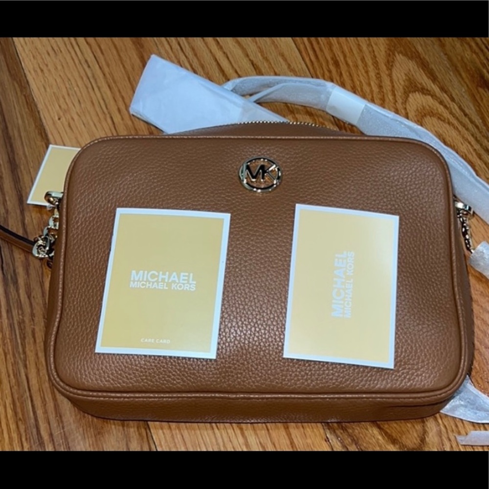 ❤️NWT Michael Kors East West Fulton Crossbody
